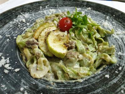 TALJATELE BIFTEK I BUNDEVIN PUTER